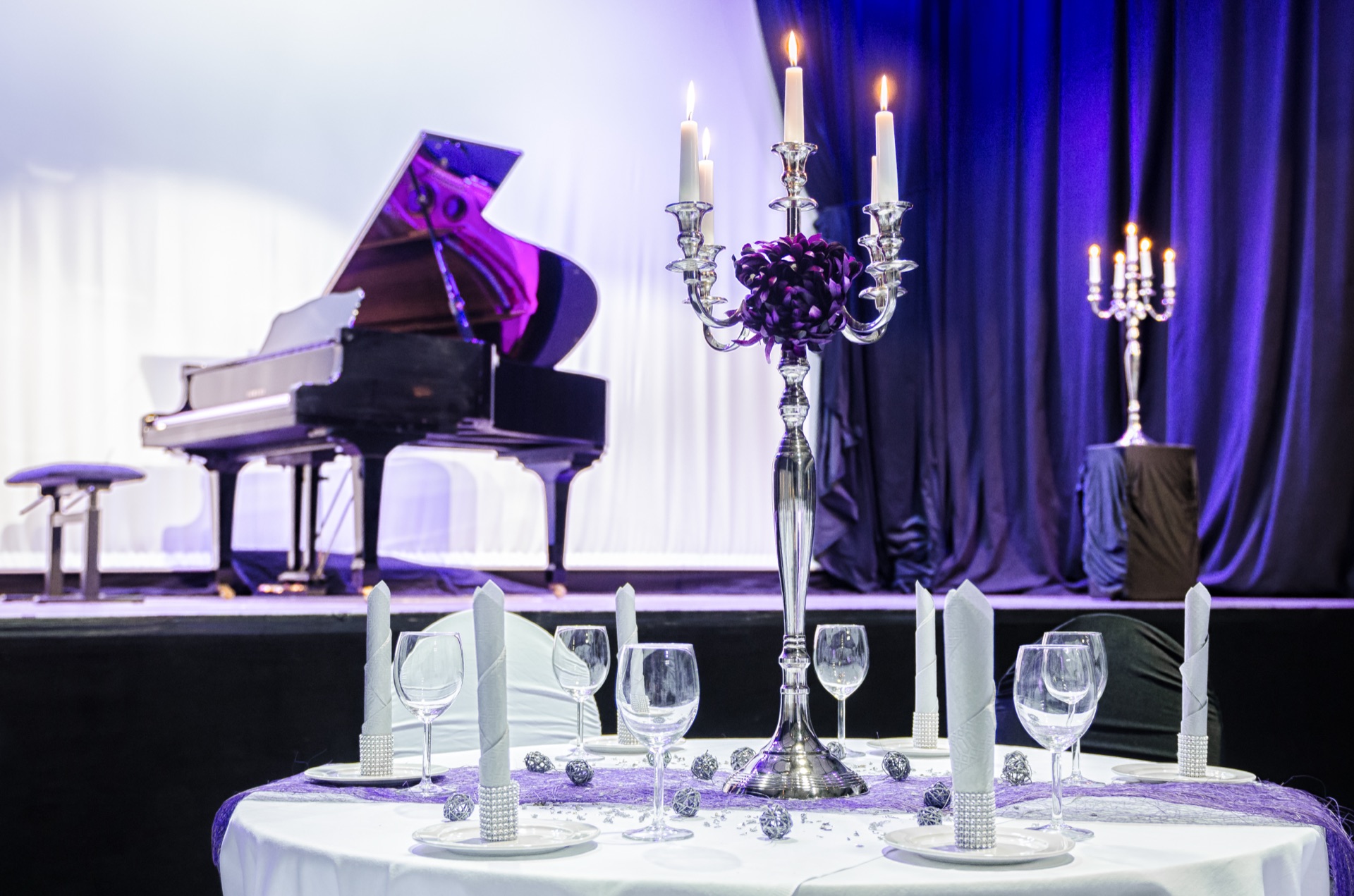 Festlich eingedeckte Hochzeitstafel im Resonanzwerk Oberhausen